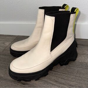 NWOT! Sorel Rainy Day Chelsea - Waterproof Chunky Ankle Boot in Cream and Black